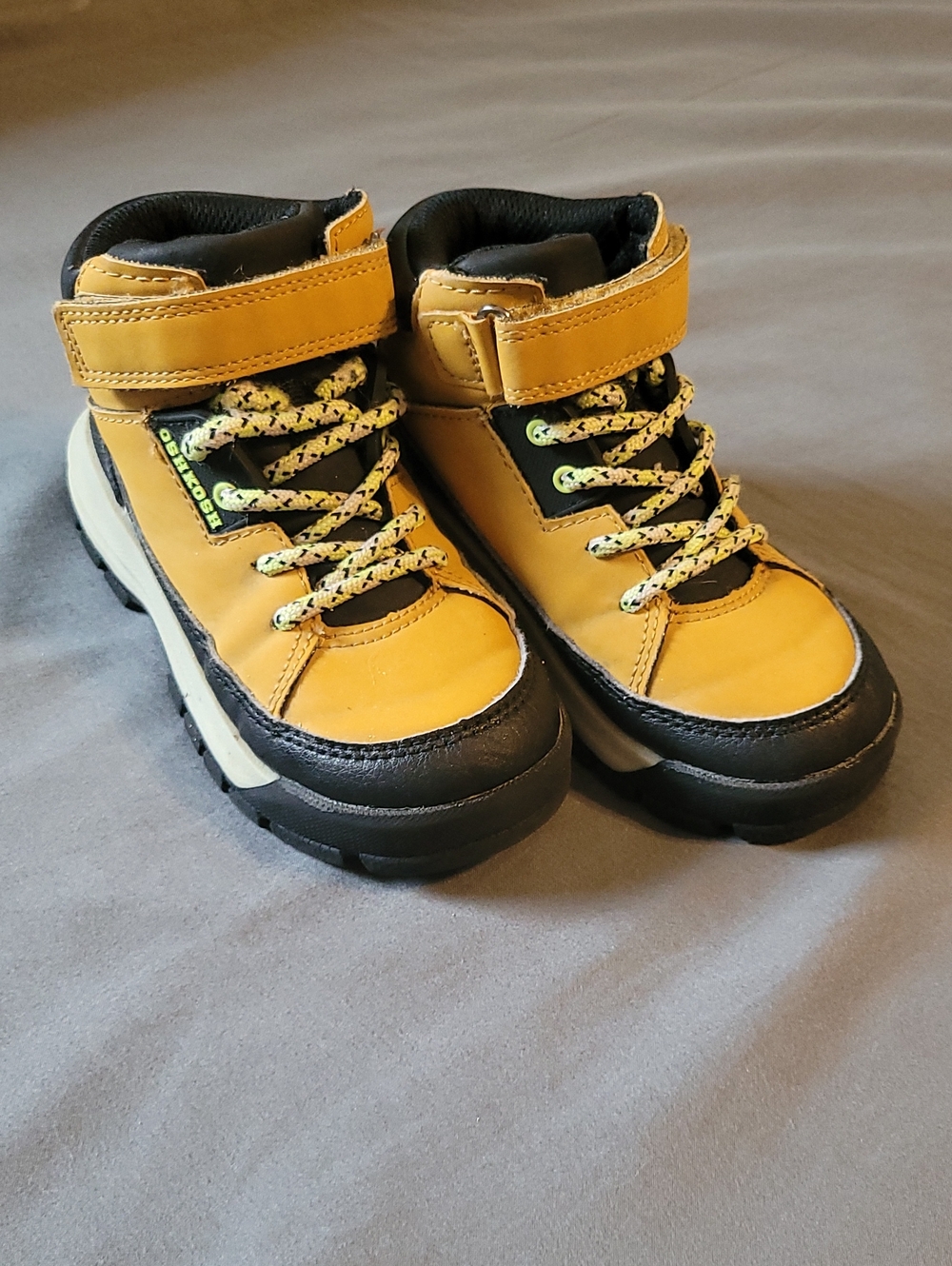 Kids Oshkosh B'Gosh Tan and Black Work Boots Size 10